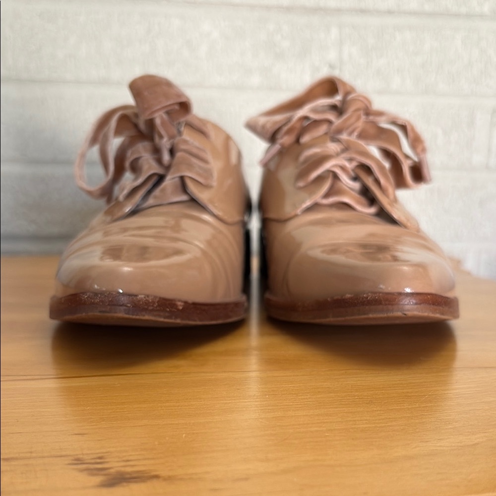 Louise Et Cie Women's Nude Patent Leather Oxfords "Adwin" Flats Size 9M/39 VGUC - Picture 2 of 14